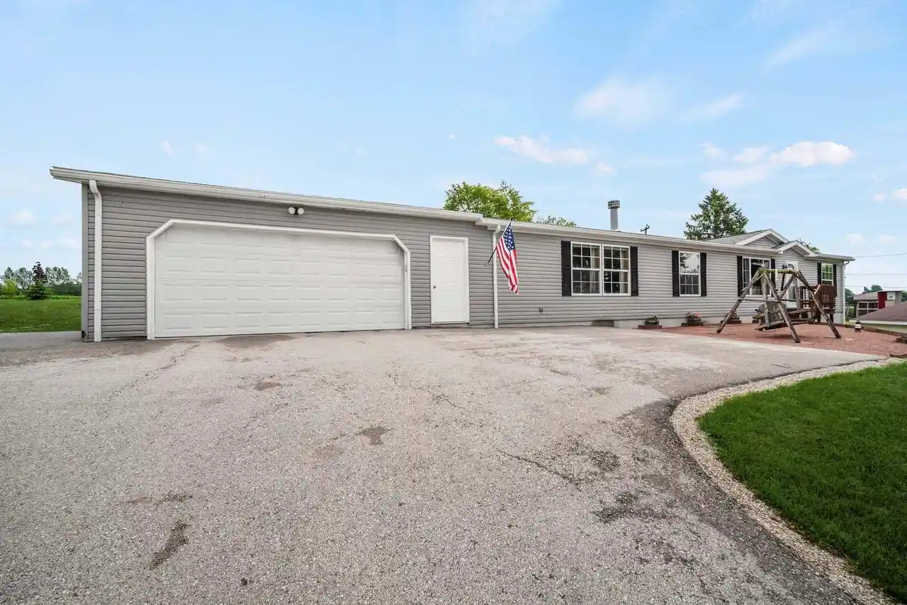 Homes for sale in Saint Cloud, WI | 1757 Cedarview Dr Dr, Saint Cloud, WI 53079 | MLS# 1968955