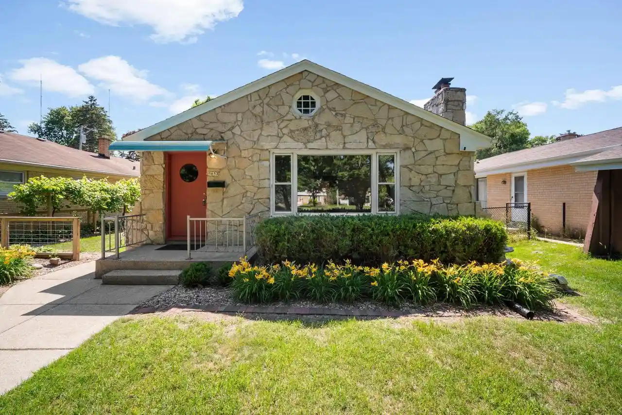 Homes for sale in Glendale, WI | 5653 N Milwaukee River Parkway Parkway, Glendale, WI 53209 | MLS# 1968961
