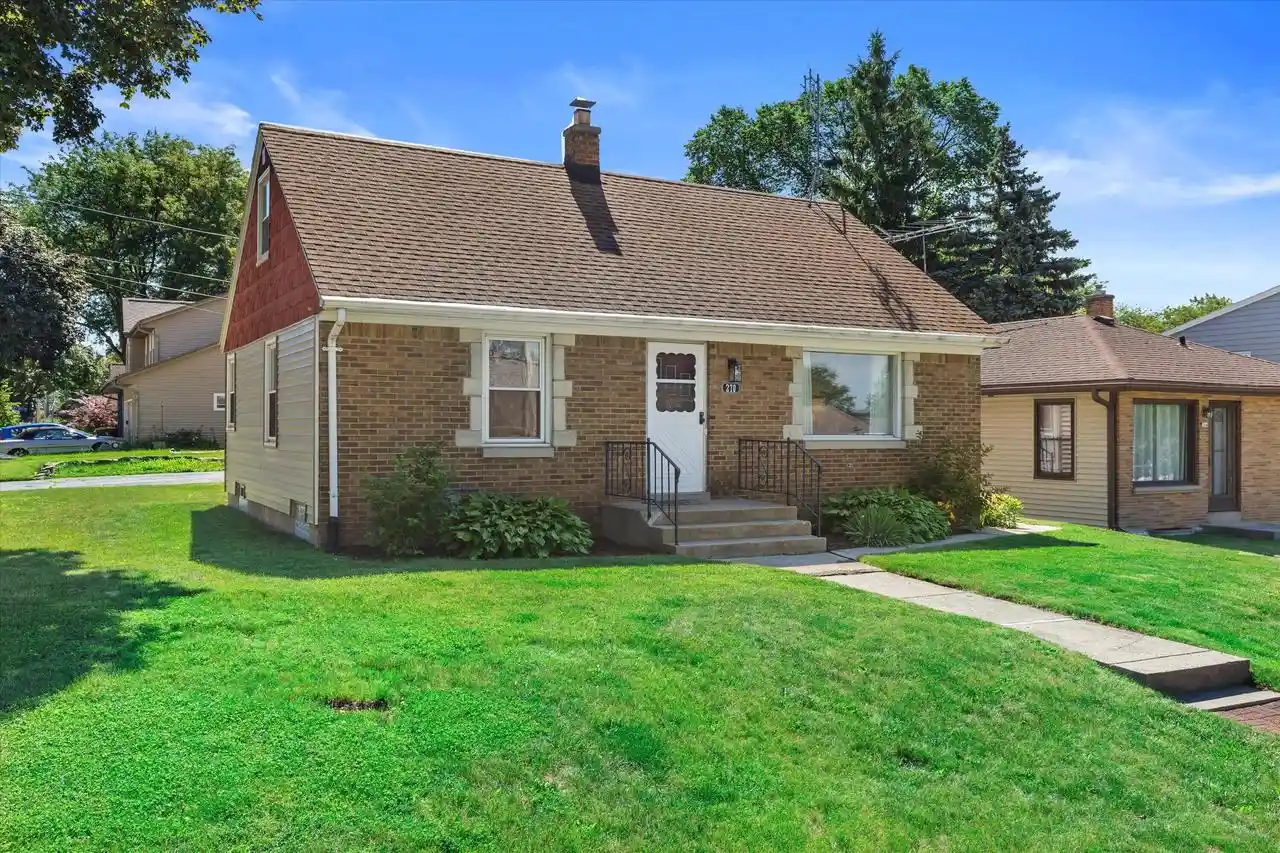 Homes for sale in Wauwatosa, WI | 270 N 111th Street Street, Wauwatosa, WI 53226 | MLS# 1968972
