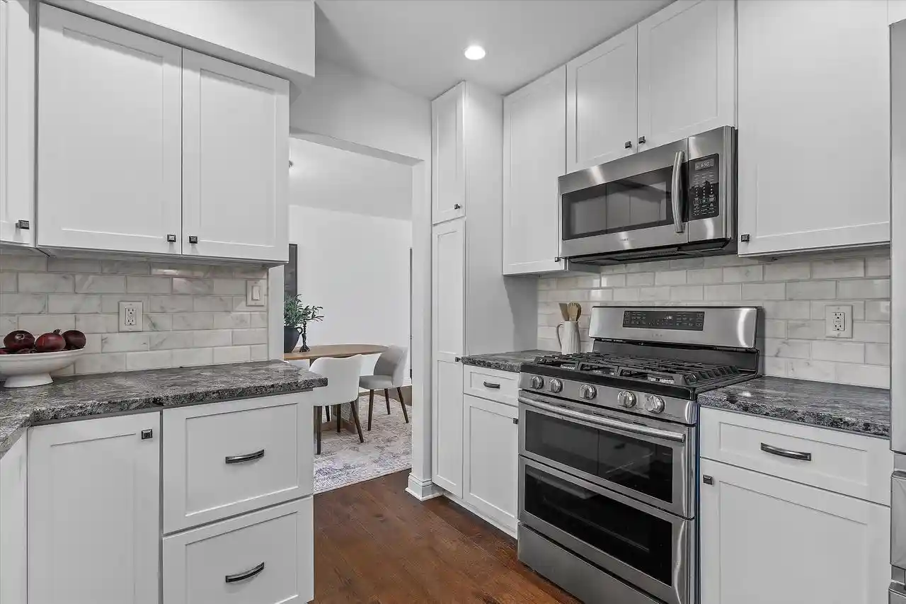 2nd image of 11318 N Glenwood Dr Dr, Mequon, WI 53097 | MLS# 1968983