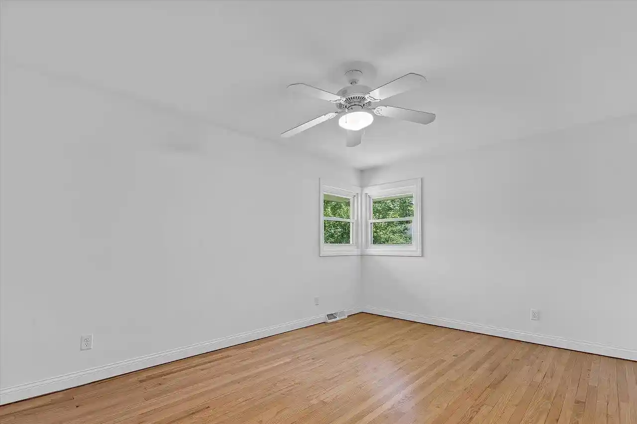 5th image of 11318 N Glenwood Dr Dr, Mequon, WI 53097 | MLS# 1968983