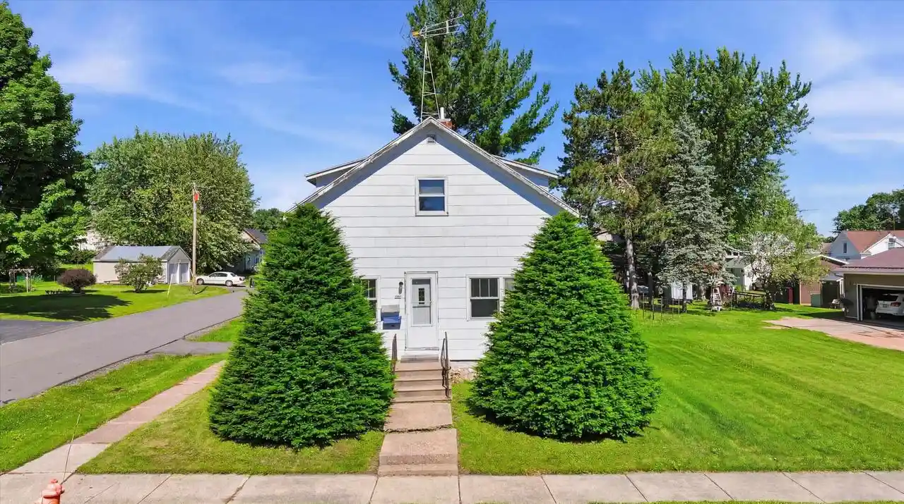 Homes for sale in Marshfield, WI | 400 N Vine Avenue Avenue, Marshfield, WI 54449 | MLS# 22602925