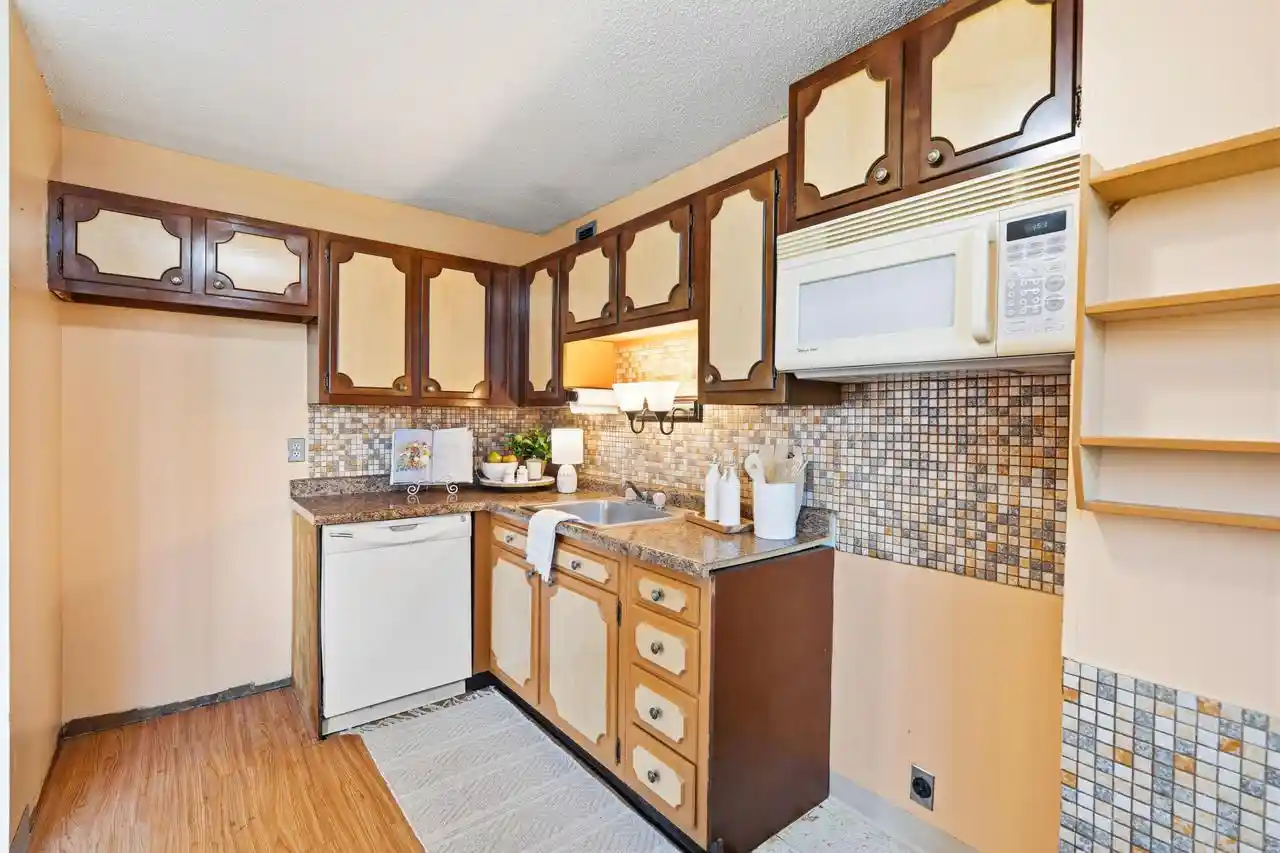 Homes for sale in Milwaukee, WI | 929 N Astor St St, Milwaukee, WI 53202