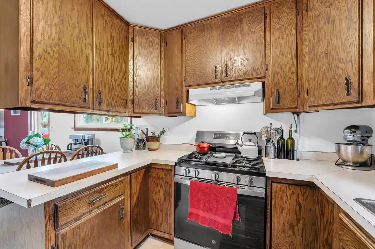 Homes for sale in Racine, WI | 3200 Indian Trail Trail, Racine, WI 53402 | MLS# 1969027