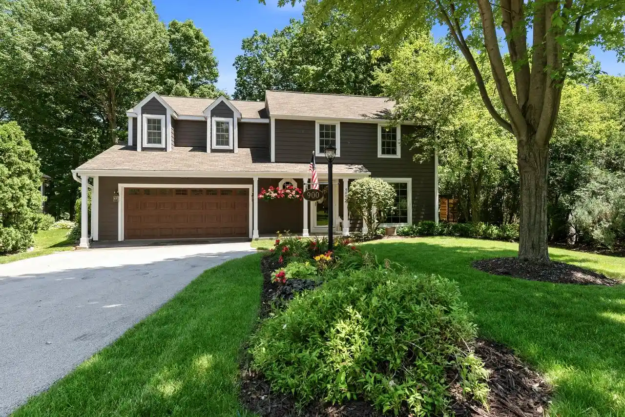 1st image of 900 Apple Tree Lane Lane, Brookfield, WI 53005 | MLS# 1969032