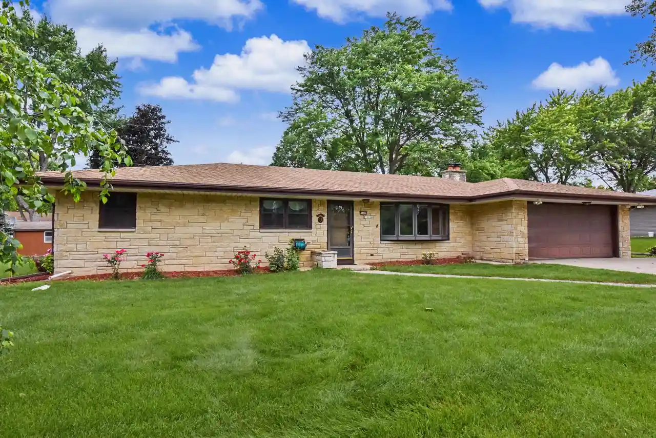 Homes for sale in Muskego, WI | S68w13026 Bristlecone Lane Lane, Muskego, WI 53150 | MLS# 1969048