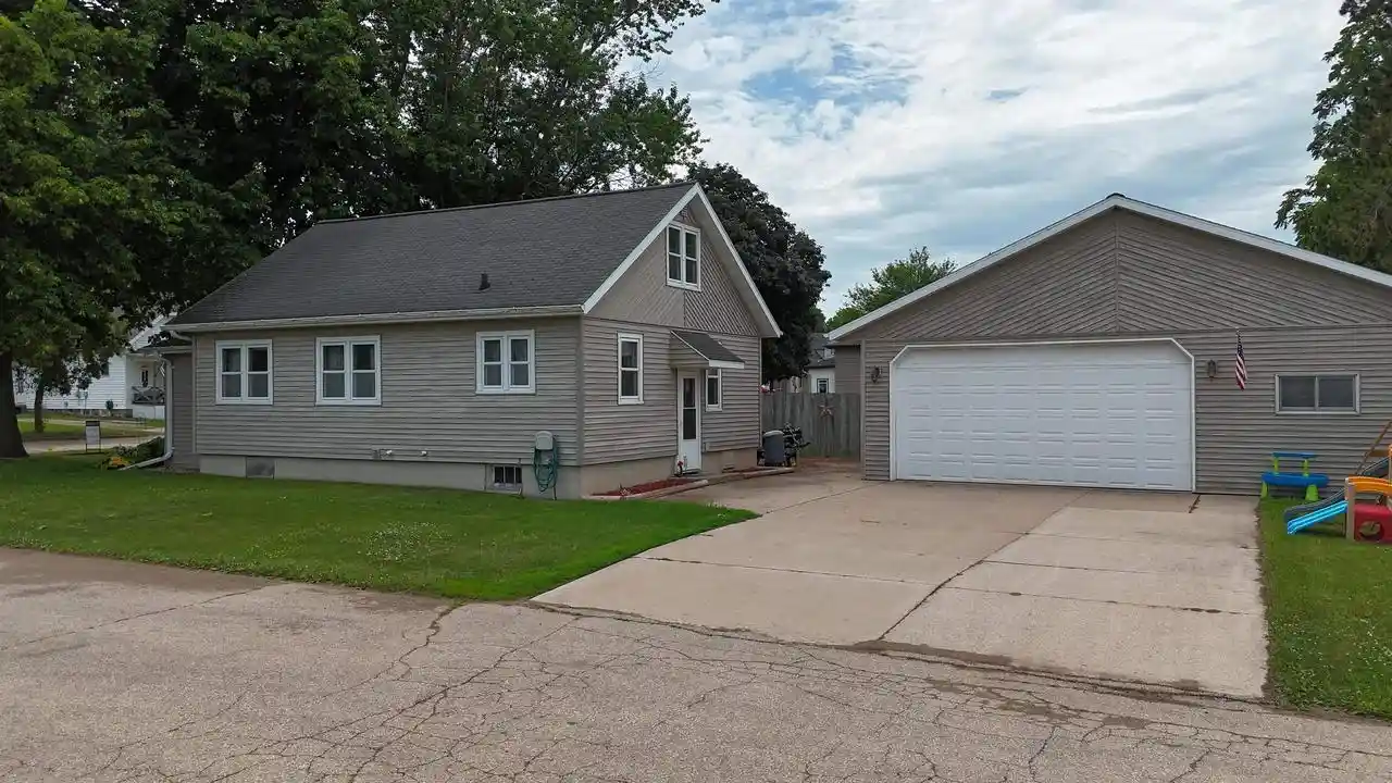 Homes for sale in Clintonville, WI | 31 E 2nd Street Street, Clintonville, WI 54929 | MLS# 50328100