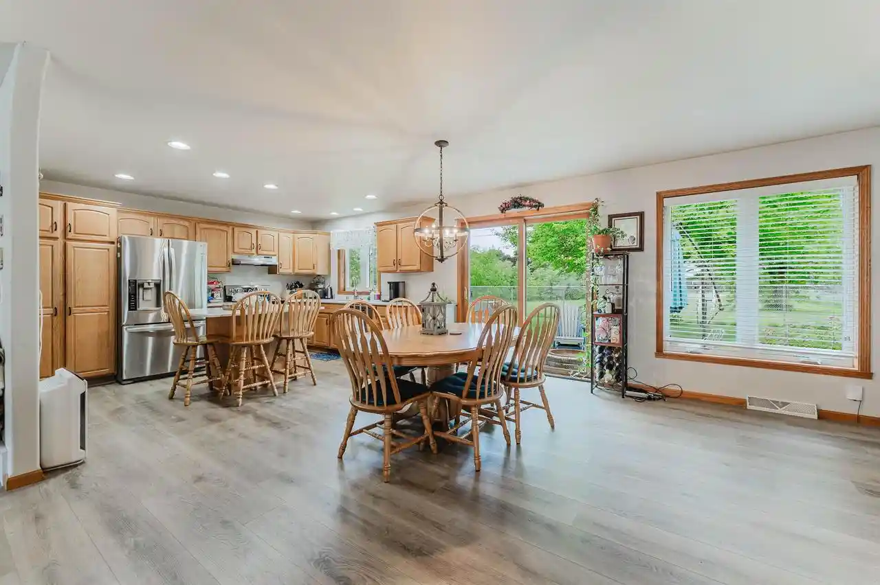 3rd image of 620 Courtland Avenue Avenue, Oshkosh, WI 54901 | MLS# 50328091