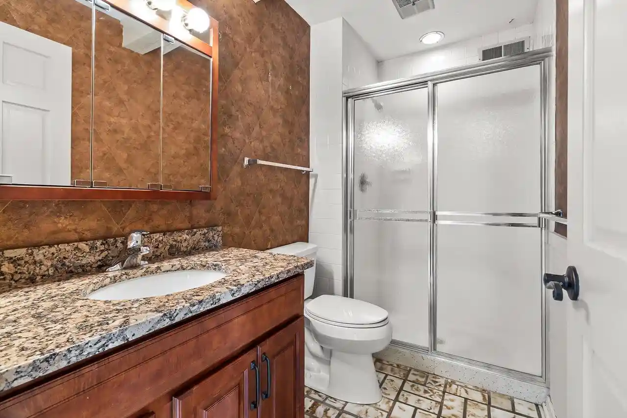 Homes for sale in Fontana, WI | 711 Thornridge Court Court #B, Fontana, WI 53125 | MLS# 1969054