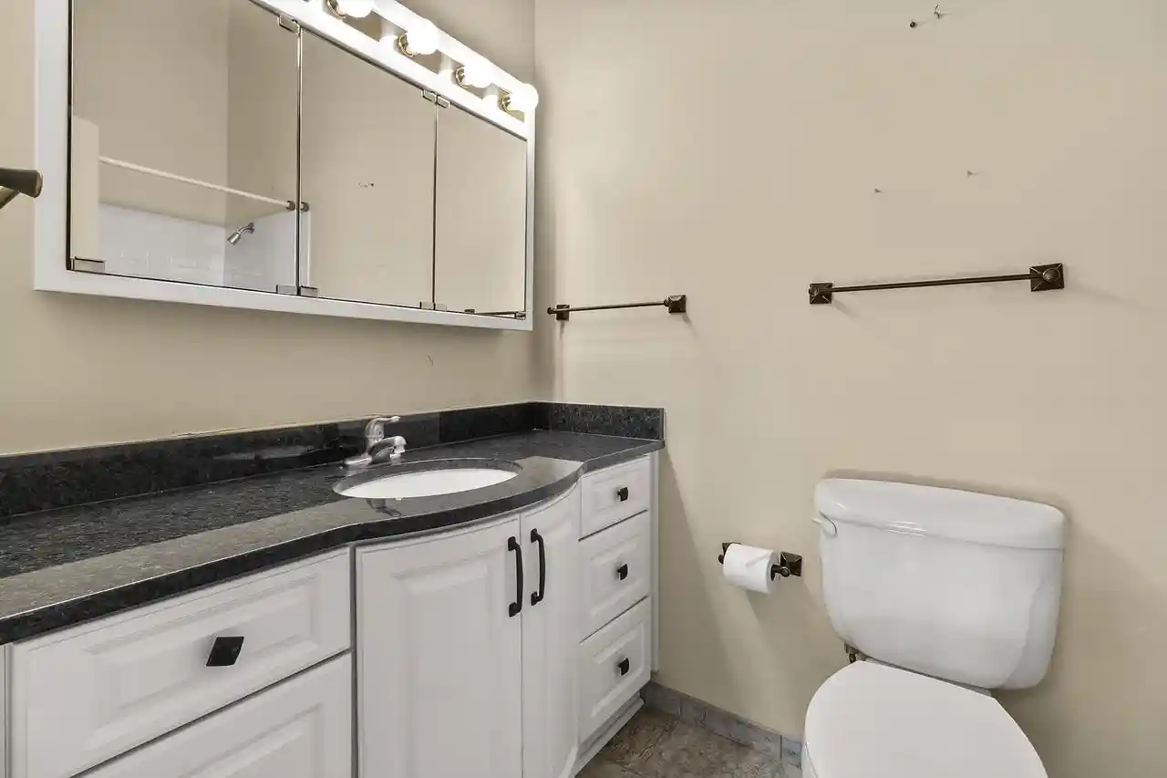 Homes for sale in Fontana, WI | 711 Thornridge Court Court #B, Fontana, WI 53125 | MLS# 1969054