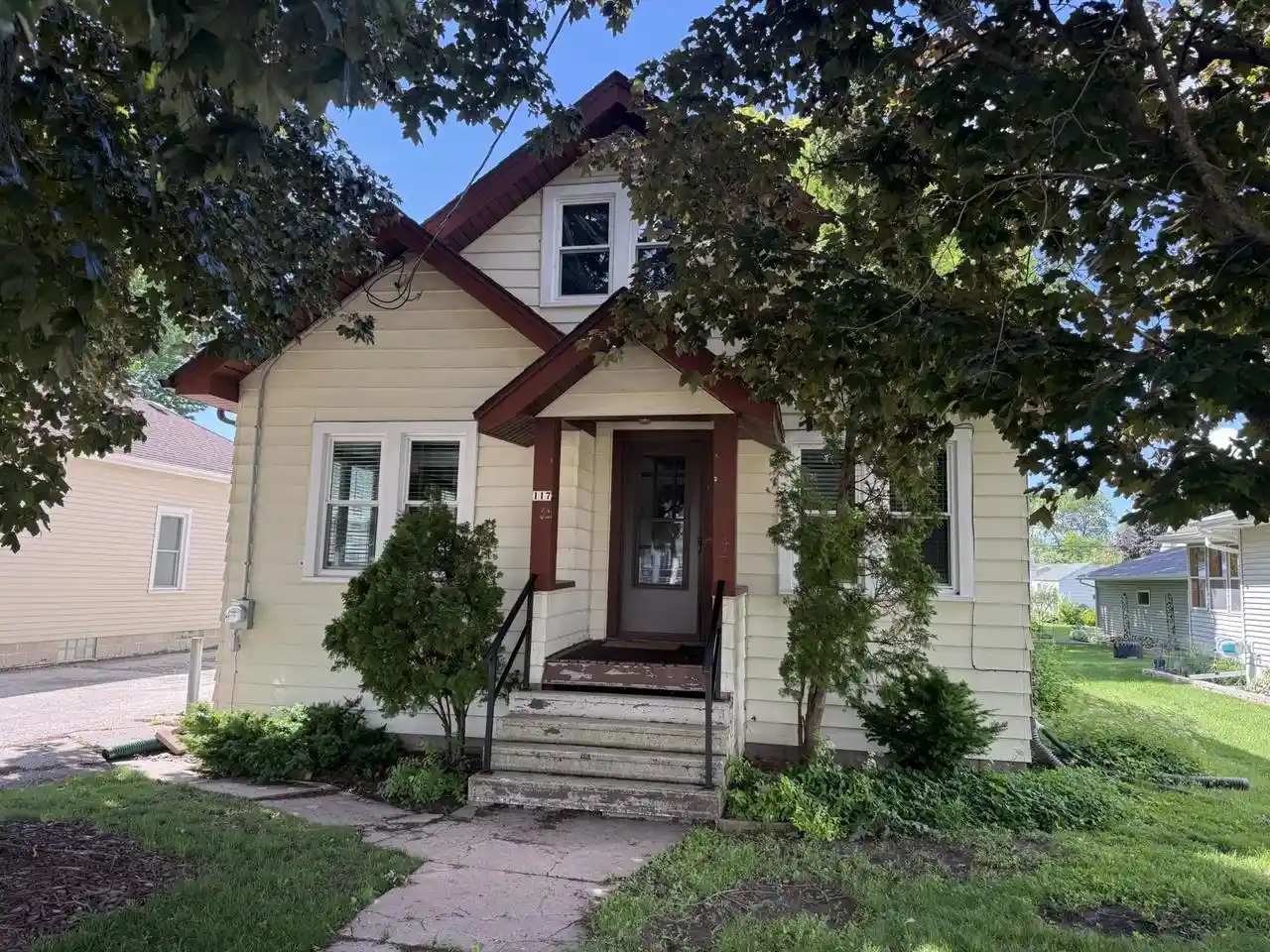 1st image of 117 23rd Avenue Avenue, Oshkosh, WI 54902 | MLS# 50328120