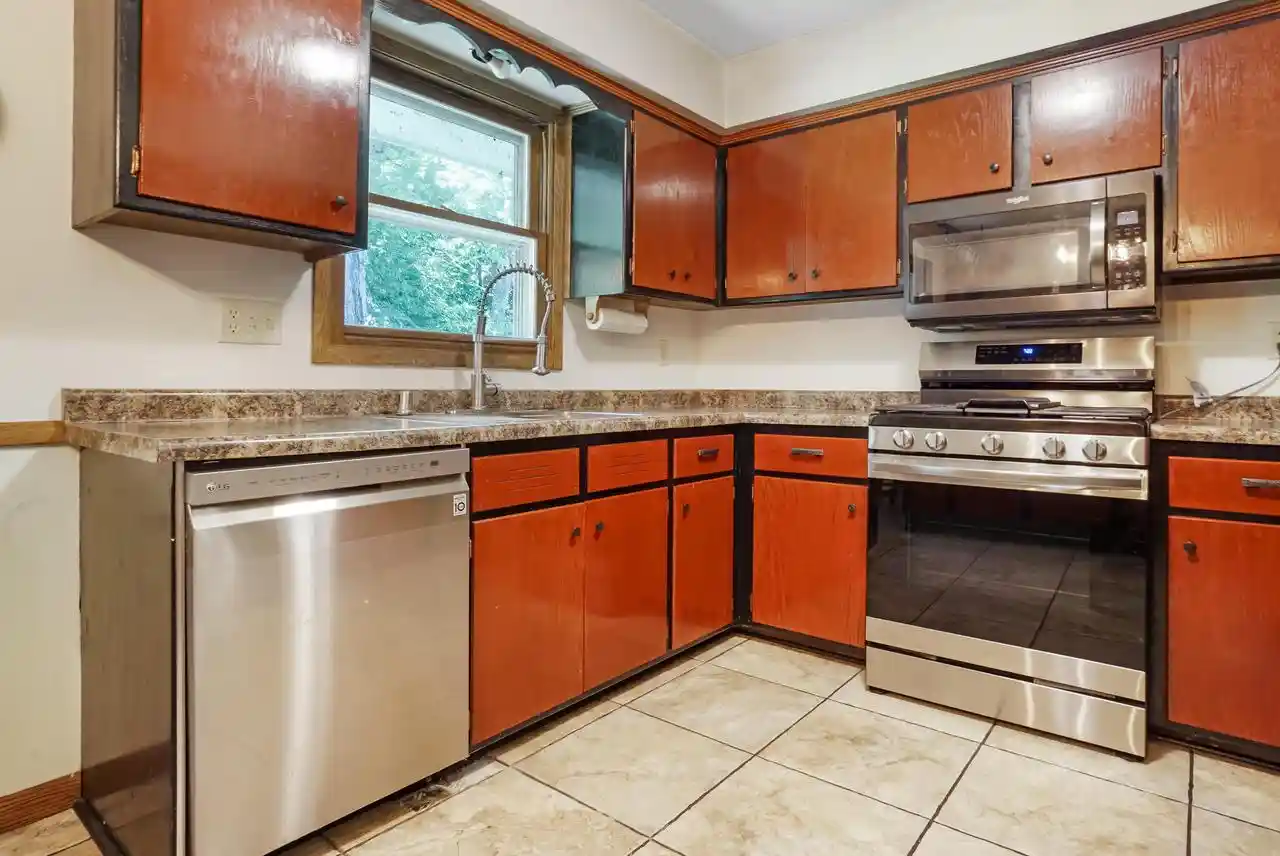 3rd image of N105W21215 Oak Lane Lane, Germantown, WI 53022 | MLS# 1969080