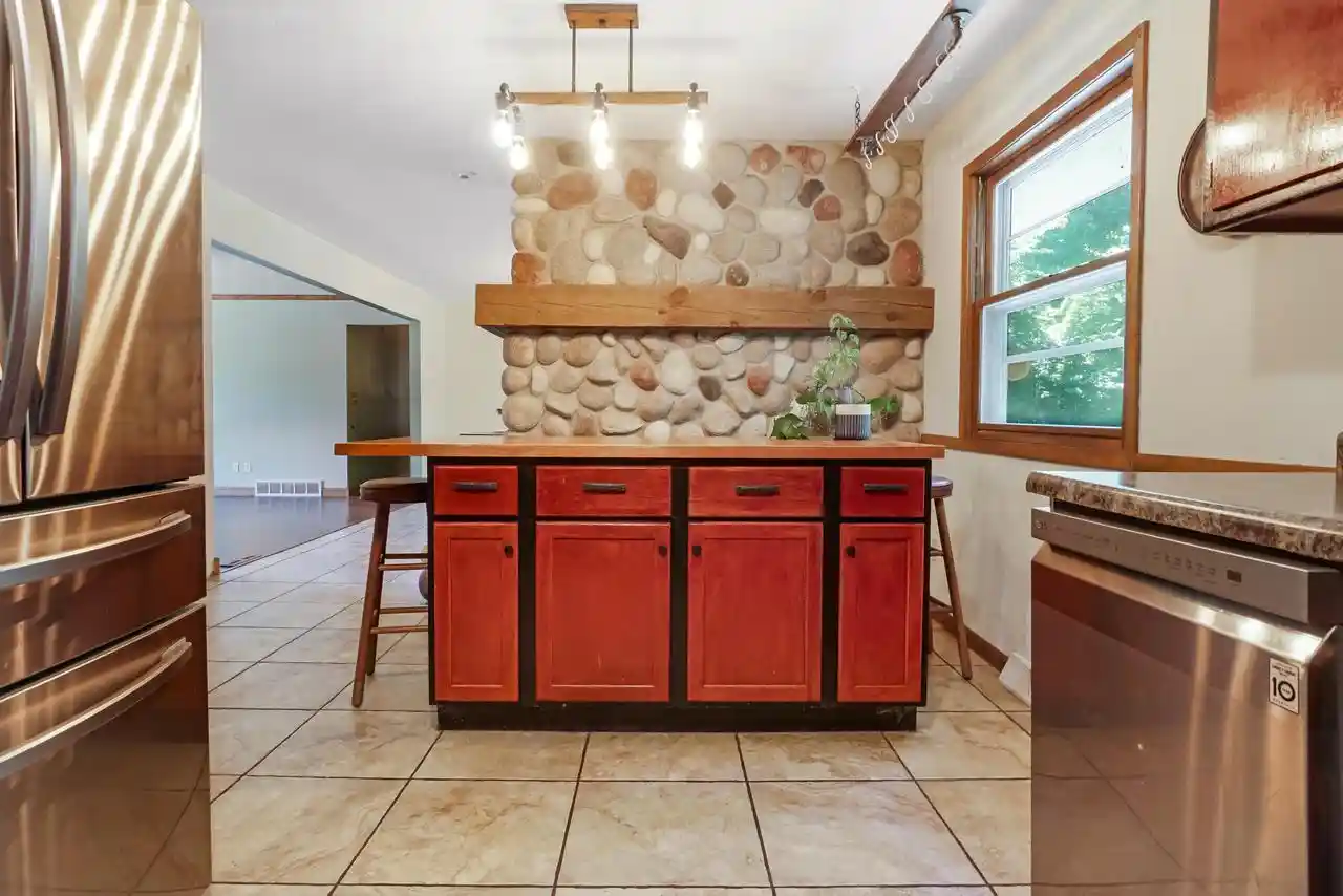 4th image of N105W21215 Oak Lane Lane, Germantown, WI 53022 | MLS# 1969080