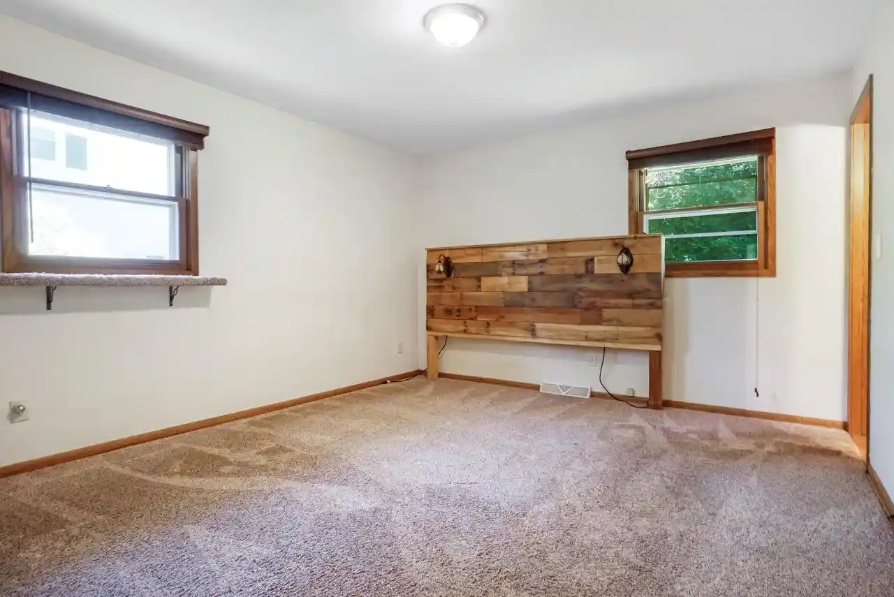 5th image of N105W21215 Oak Lane Lane, Germantown, WI 53022 | MLS# 1969080