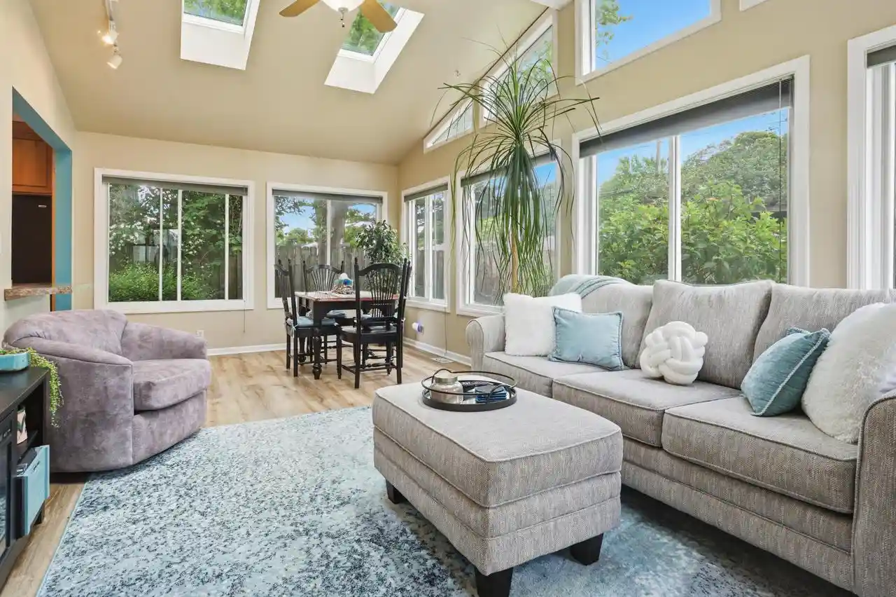 Photo 4 of Single family home for sale at 3929 S Lake Dr Dr, Saint Francis, WI 53235 | MLS# 1969084 | Listing updated on 2026-09-11