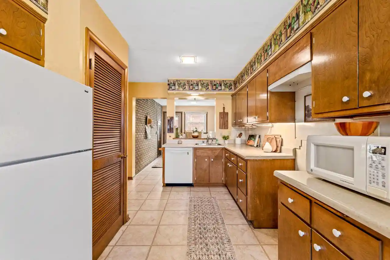 Homes for sale in Wauwatosa, WI | 11307 W Garfield Avenue Avenue, Wauwatosa, WI 53226 | MLS# 1969097