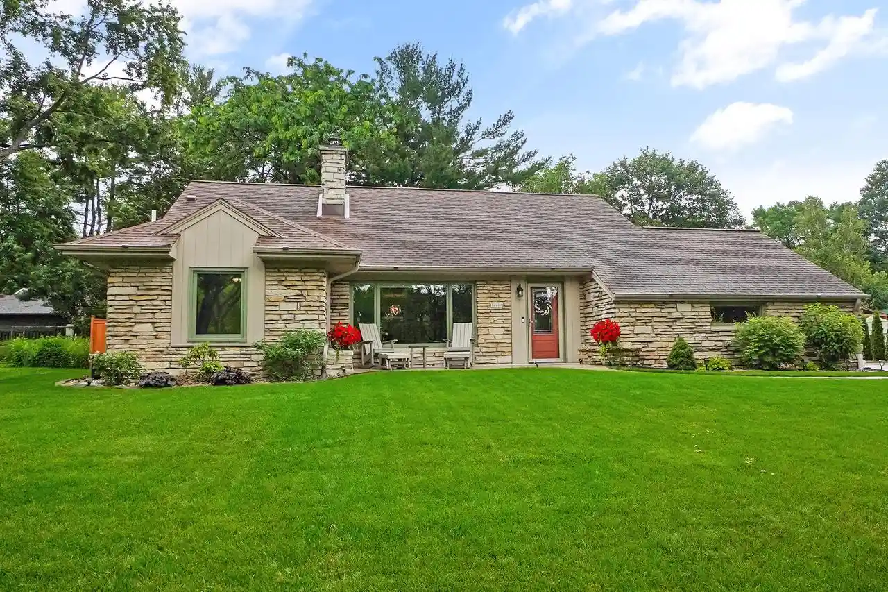 Homes for sale in Wauwatosa, WI | 12001 W Underwood Parkway Parkway, Wauwatosa, WI 53226 | MLS# 1969106