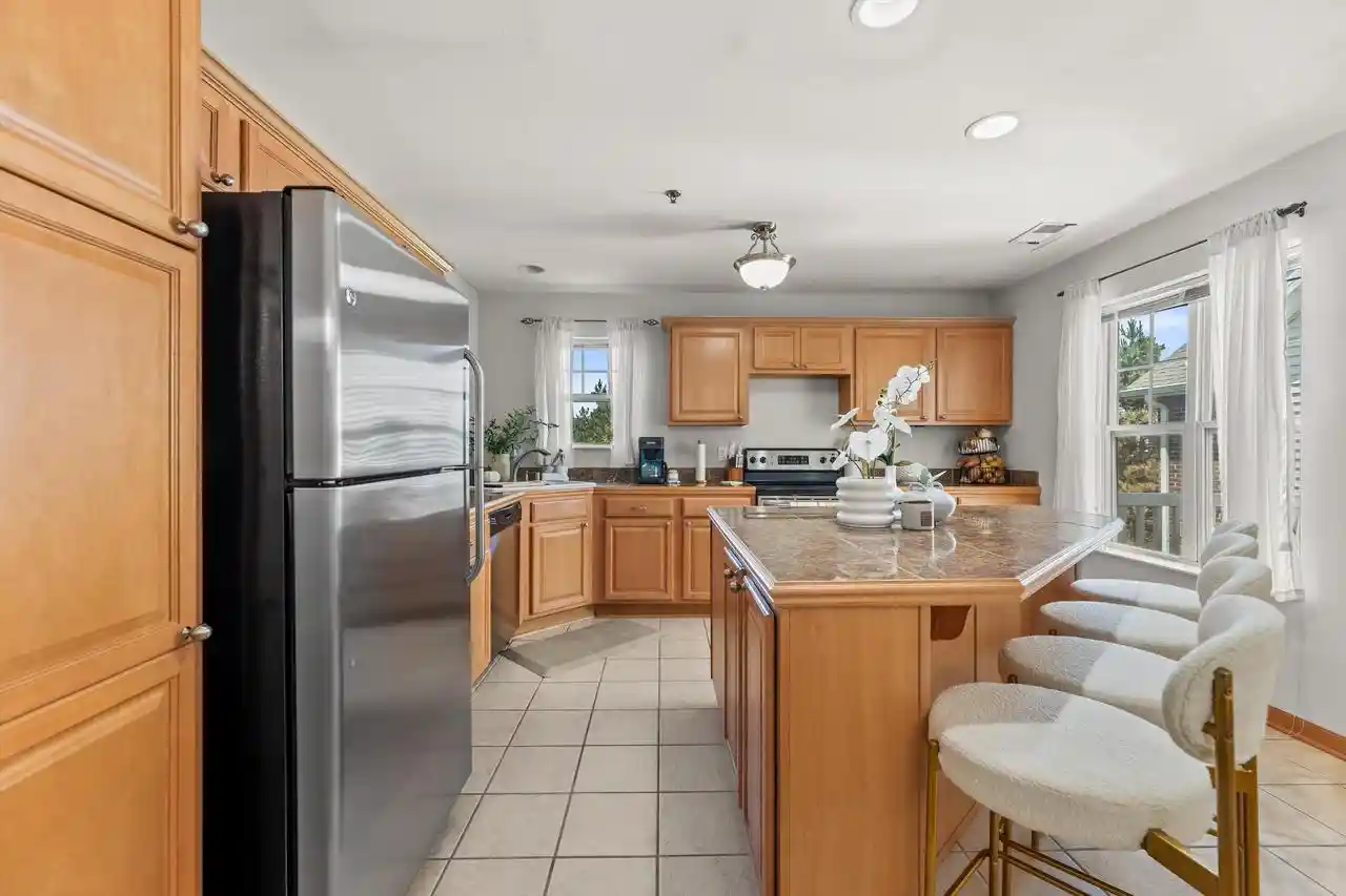 Homes for sale in Franklin, WI | 12155 W Virginia Circle Circle, Franklin, WI 53132 | Houzeo