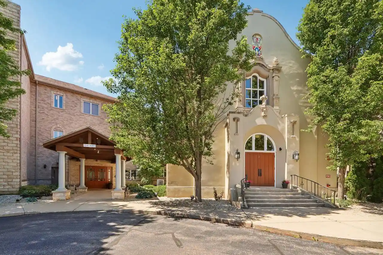 1st image of N51w34861 Wisconsin Avenue Avenue #3112, Okauchee, WI 53069 | MLS# 1969133