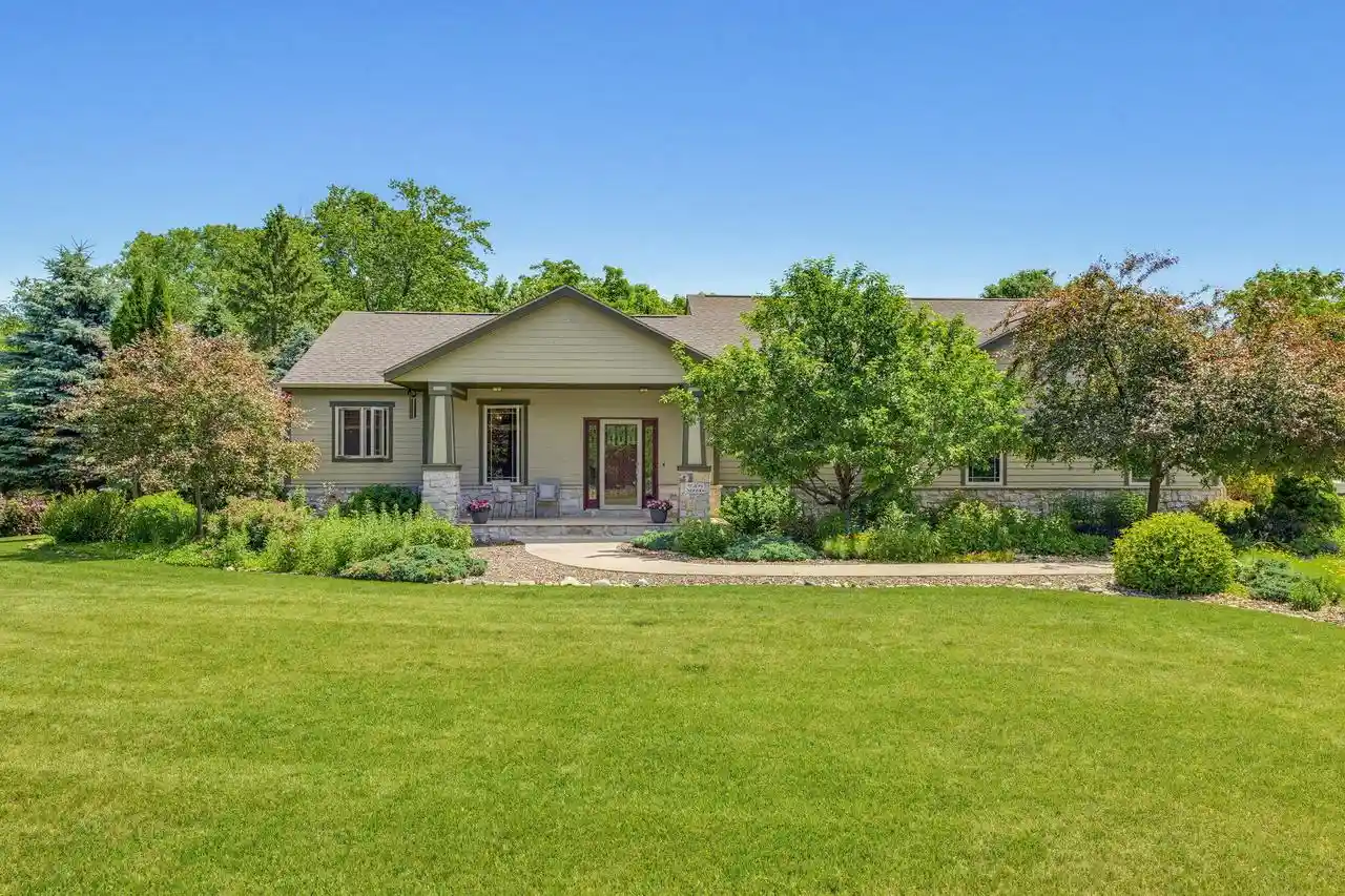 1st image of W266n6696 Beacon Hills Dr Dr, Sussex, WI 53089 | MLS# 1969143