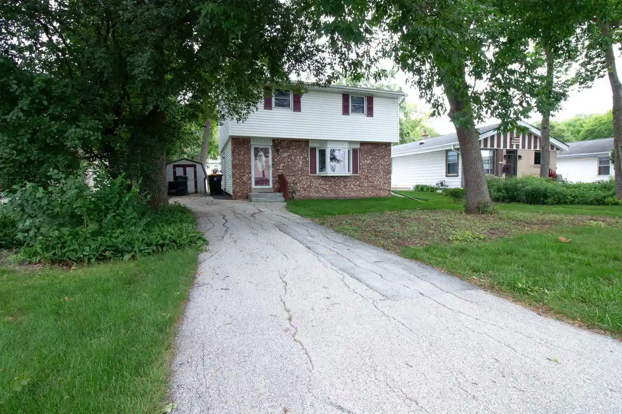 Homes for sale in Wauwatosa, WI | 11634 W Dearbourn Avenue Avenue, Wauwatosa, WI 53226 | MLS# 1969175