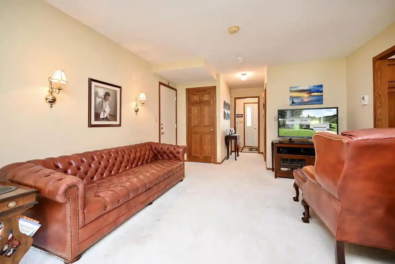 3rd image of 1617 Circle Dr Dr, Winona, MN 55987 | MLS# 1969176