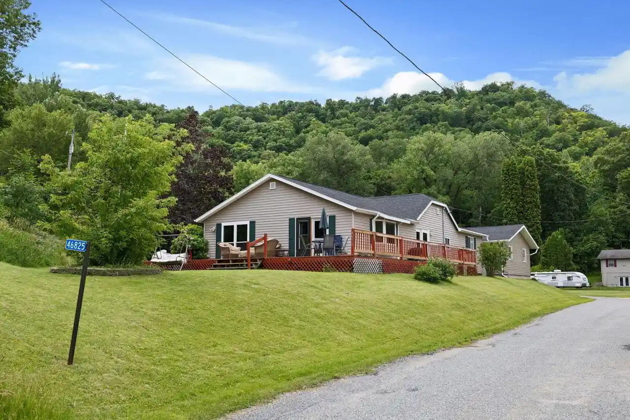 1st image of 46825 Oak Hill Lane Lane, La Crescent, MN 55947 | MLS# 1969180
