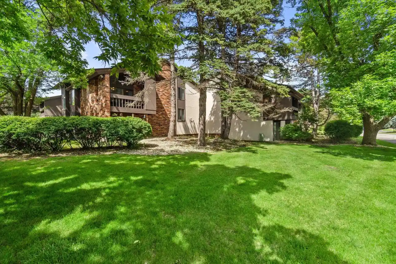 Homes for sale in Glendale, WI | 2430 W Good Hope Road Nw Road Nw #43, Glendale, WI 53209 | MLS# 1969208