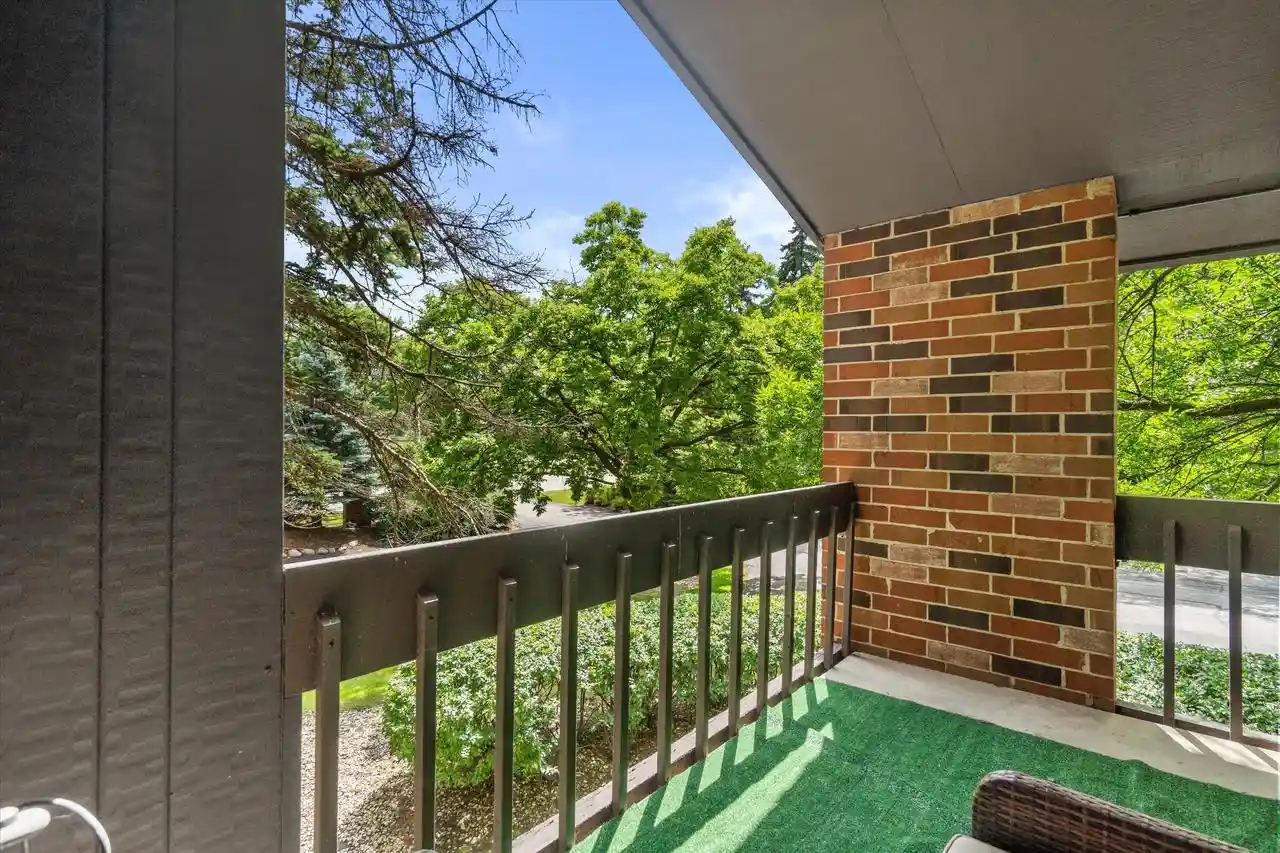 Homes for sale in Glendale, WI | 2430 W Good Hope Road Nw Road Nw #43, Glendale, WI 53209 | MLS# 1969208