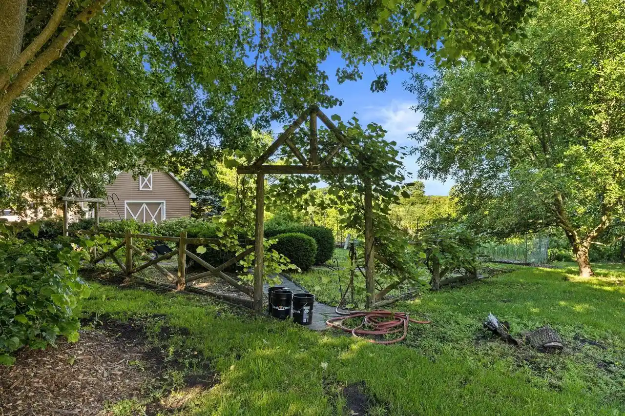 2nd image of 444 288th Avenue Avenue, Burlington, WI 53105 | MLS# 1969217