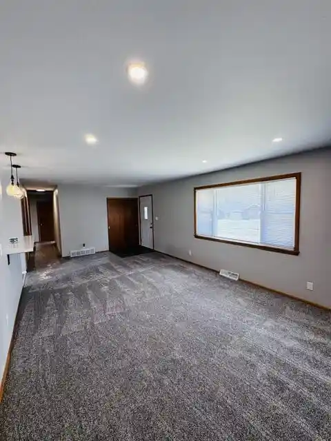 3rd image of N92W17274 Forest Dr Dr, Menomonee Falls, WI 53051 | MLS# 1969243