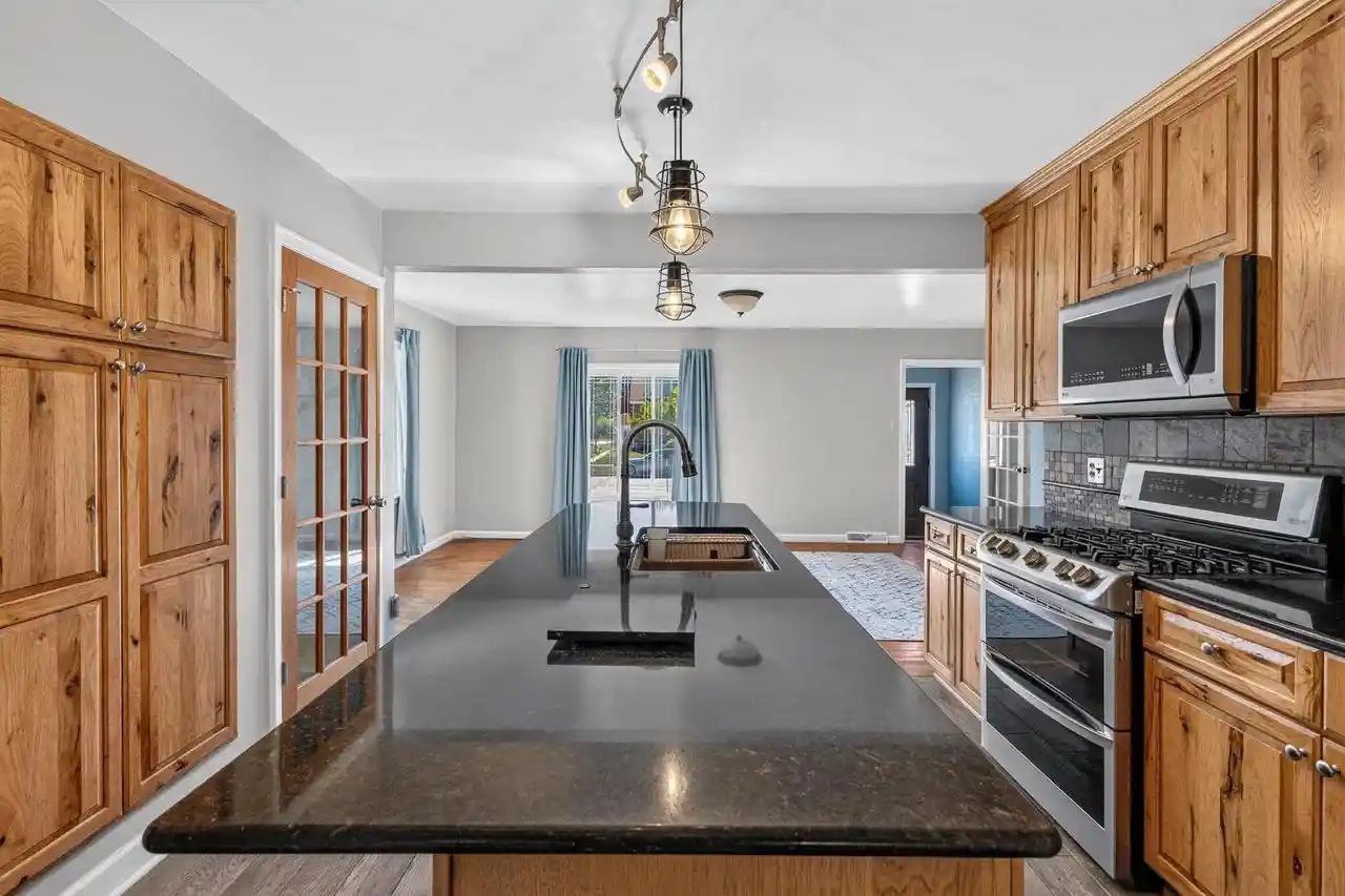 43rd image of 2833 S 10th Street Street, Sheboygan, WI 53081 | MLS# 1969245