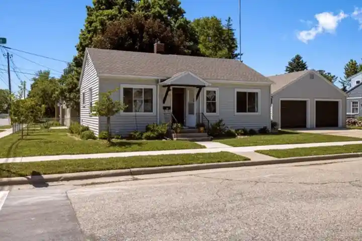 Homes for sale in Sturgeon Bay, WI | 907 N 7th Avenue Avenue, Sturgeon Bay, WI 54235 | MLS# 50328207