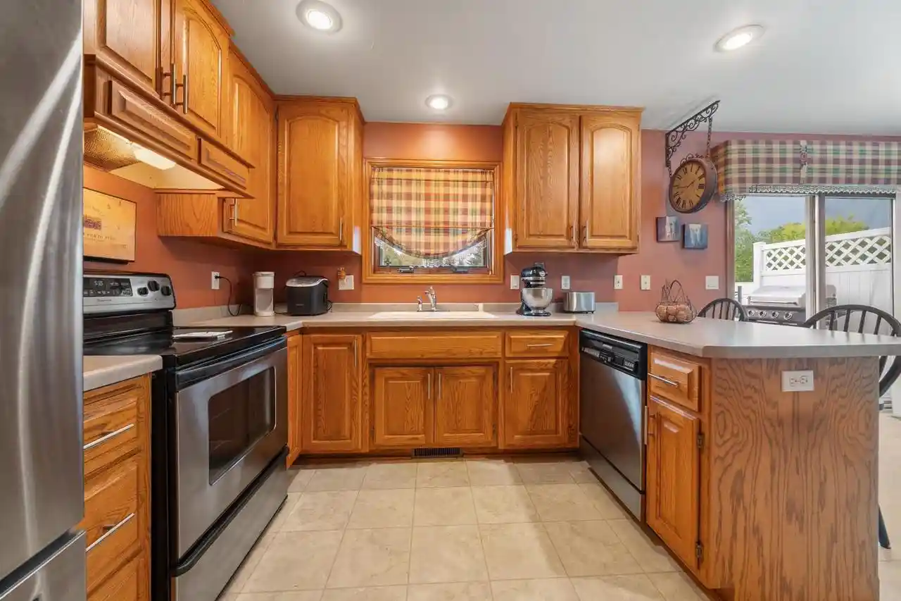 Photo 2 of Single family home for sale at 614 Stonehedge Road Road, Green Bay, WI 54302 | MLS# 50328209 | Listing updated on 2026-09-14