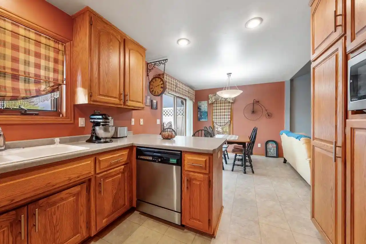 Photo 3 of Single family home for sale at 614 Stonehedge Road Road, Green Bay, WI 54302 | MLS# 50328209 | Listing updated on 2026-09-14