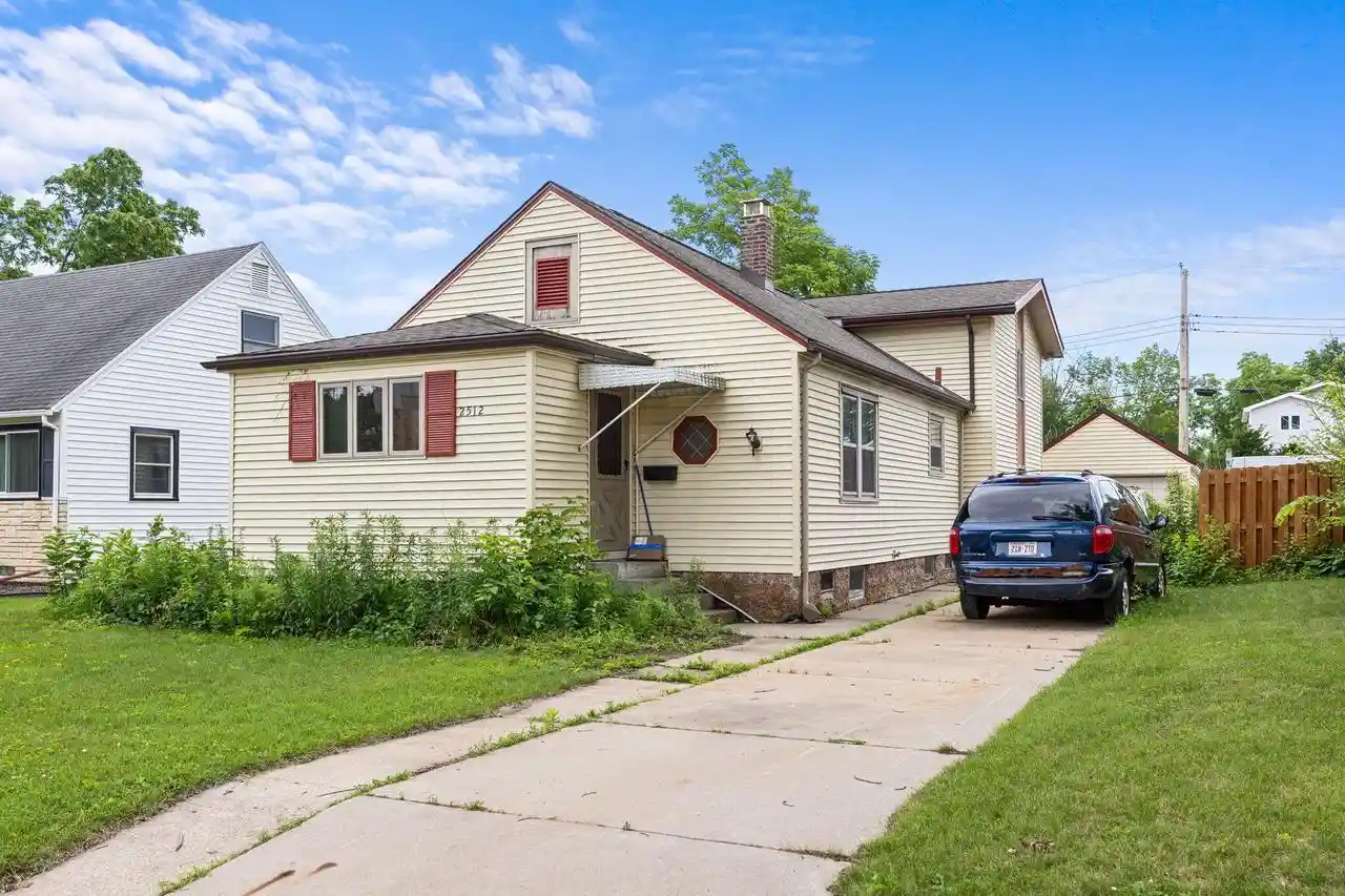 Homes for sale in La Crosse, WI | 2512 Travis Street Street, La Crosse, WI 54601 | MLS# 1969266