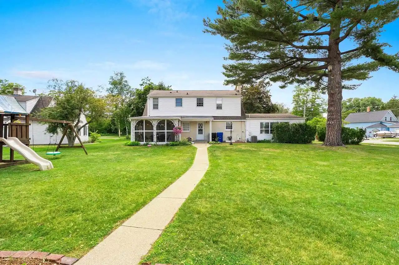 2nd image of 300 E Front Street Street, Peshtigo, WI 54157 | MLS# 50328215
