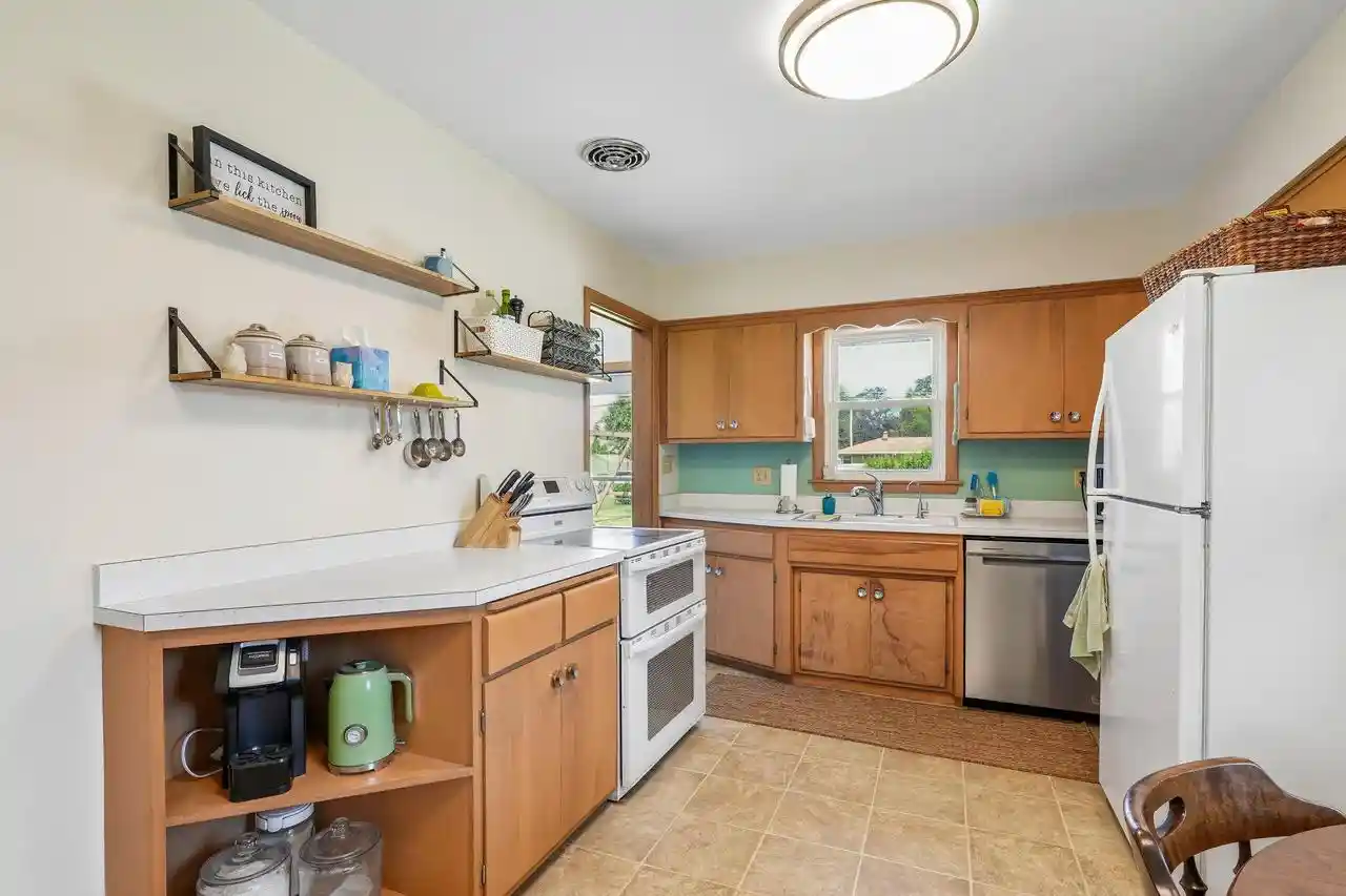 4th image of 8045 17Th Avenue Avenue, Kenosha, WI 53143 | MLS# 1969270