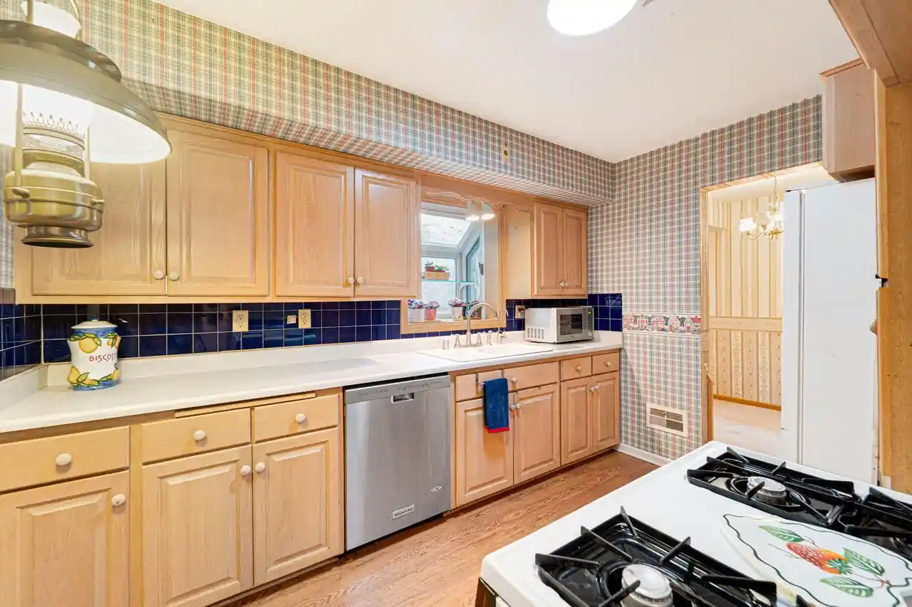 Homes for sale in Glendale, WI | 2450 W Wingate Avenue Avenue, Glendale, WI 53209 | MLS# 1969275