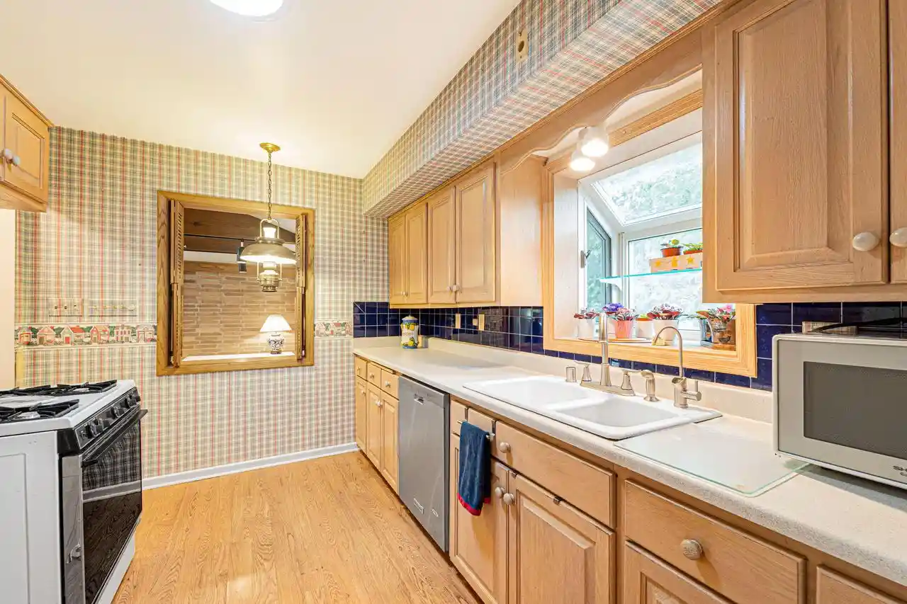 Homes for sale in Glendale, WI | 2450 W Wingate Avenue Avenue, Glendale, WI 53209 | MLS# 1969275