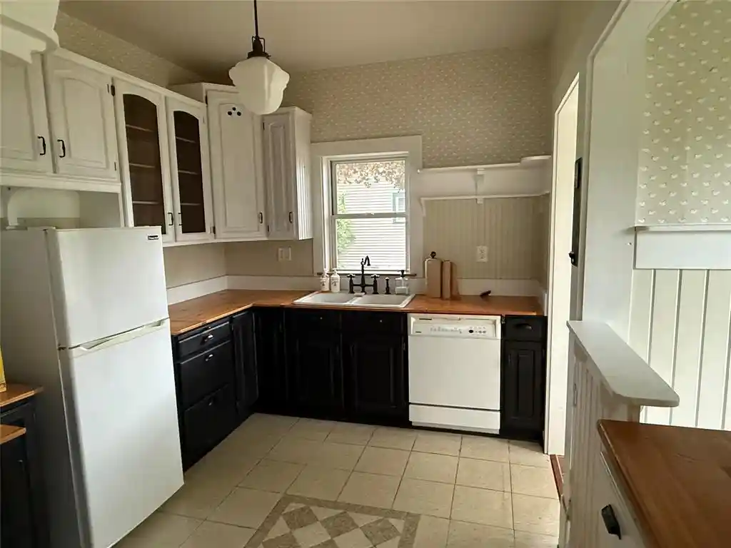 35th image of 1524 Highland Avenue Avenue, Eau Claire, WI 54701 | MLS# 1602633