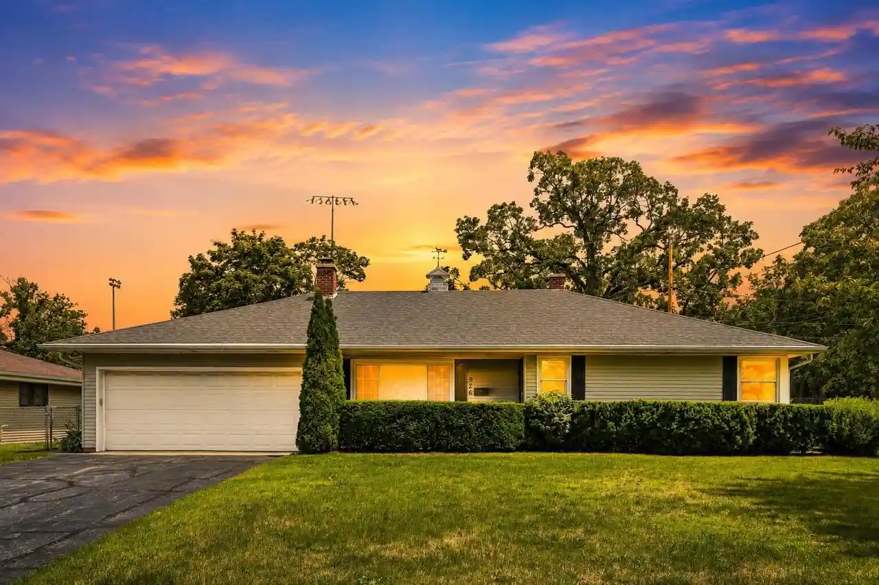 1st image of 926 Parkview Lane Lane, Mukwonago, WI 53149 | MLS# 1969294