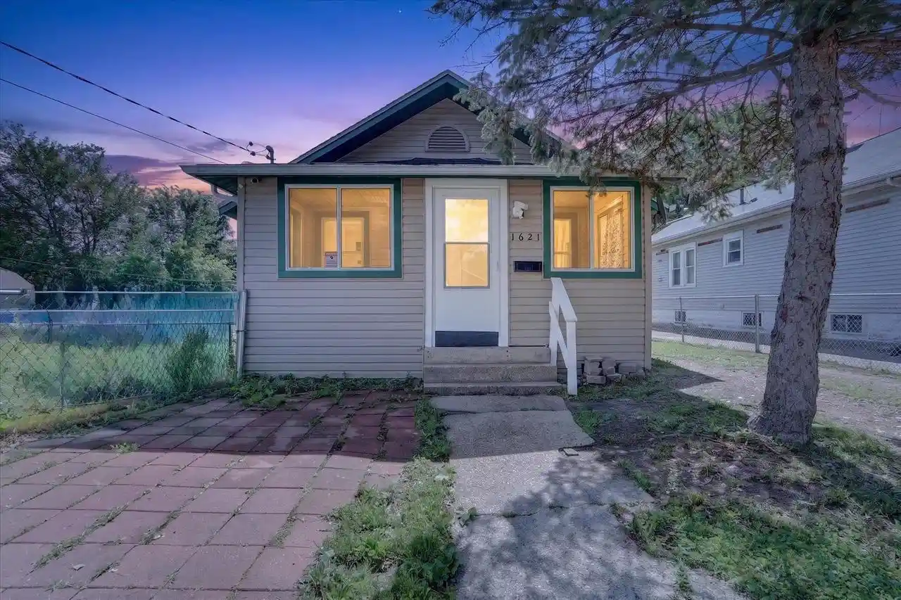 Homes for sale in Beloit, WI | 1621 Dewey Avenue Avenue, Beloit, WI 53511 | MLS# 2026849