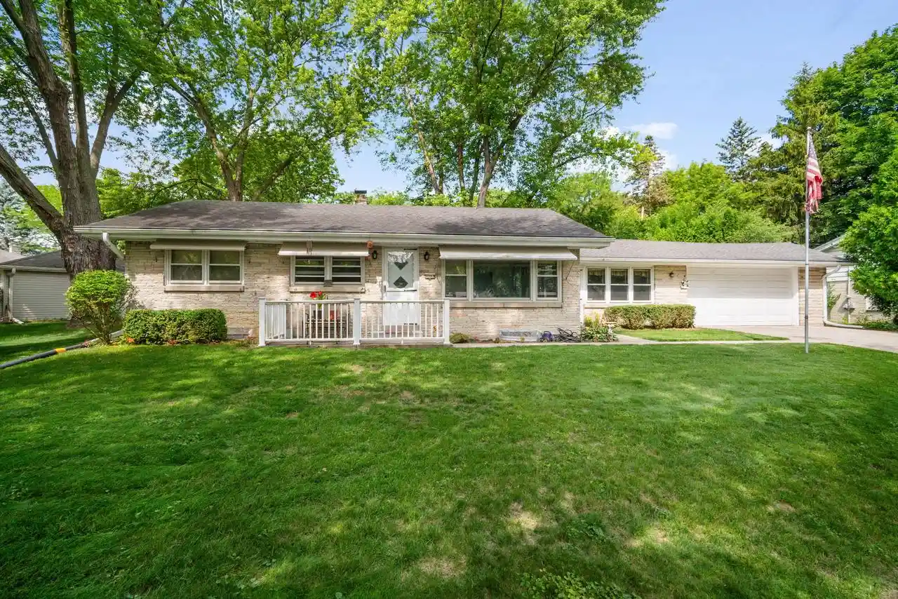 Homes for sale in Wauwatosa, WI | 3303 N Knoll Boulevard Boulevard, Wauwatosa, WI 53222 | MLS# 1969309