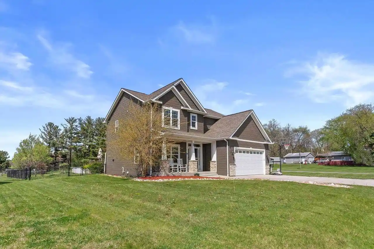 Homes for sale in Twin Lakes, WI | 320 W Hunt Avenue Avenue, Twin Lakes, WI 53181 | MLS# 1969314