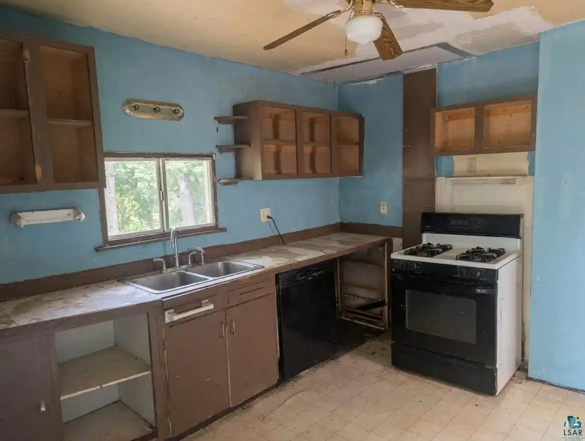 3rd image of 619 Weeks Ave Ave, Superior, WI 54880 | MLS# 6126391