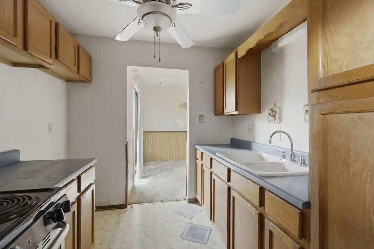 Homes for sale in Milwaukee, WI | 10156 W Kiehnau Avenue Avenue, Milwaukee, WI 53224 | MLS# 1969348