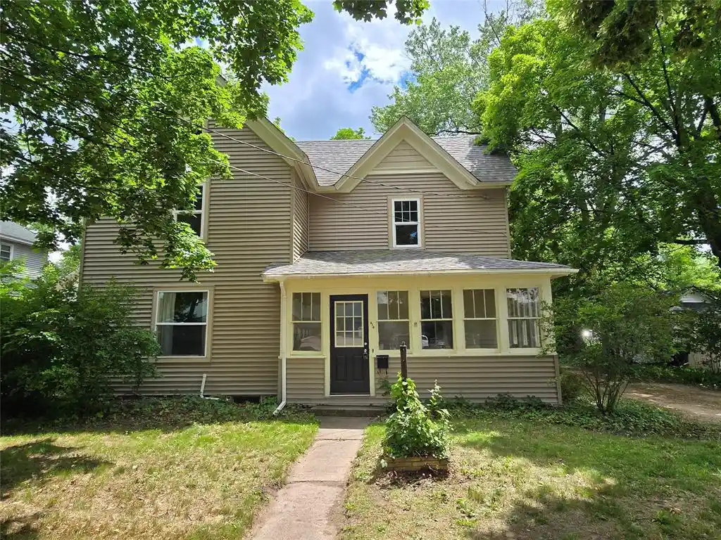 1st image of 914 6th Avenue Avenue, Menomonie, WI 54751 | MLS# 1602376