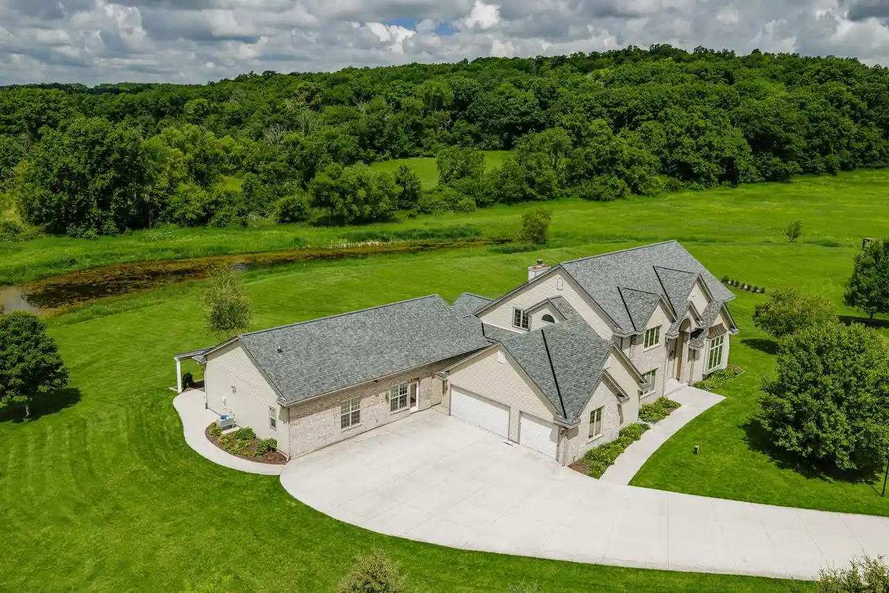 2nd image of 3976 Woodridge Court Court, Colgate, WI 53017 | MLS# 1969366