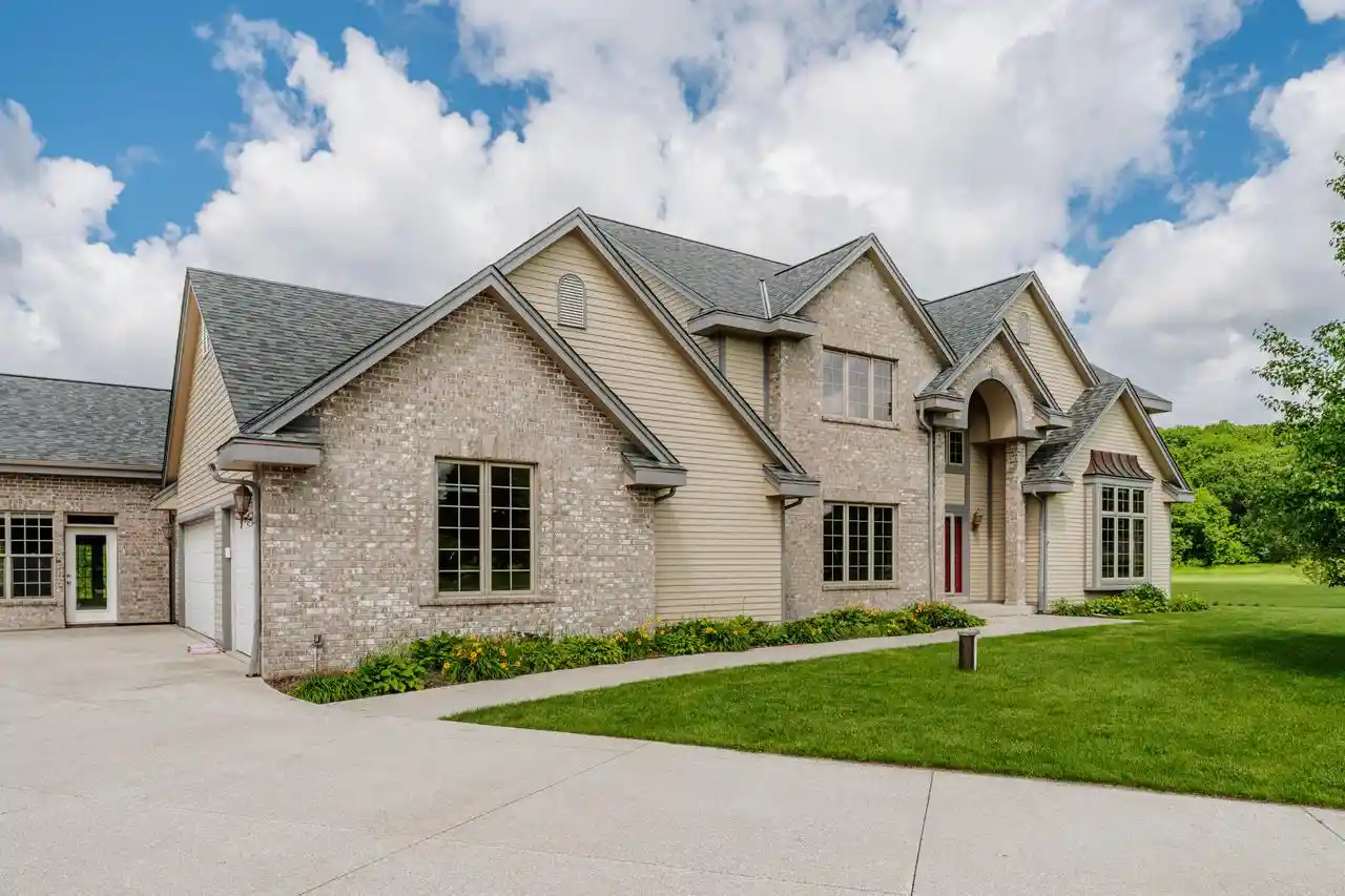 3rd image of 3976 Woodridge Court Court, Colgate, WI 53017 | MLS# 1969366